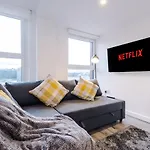 *City Centre* Cosy Studio Apartments